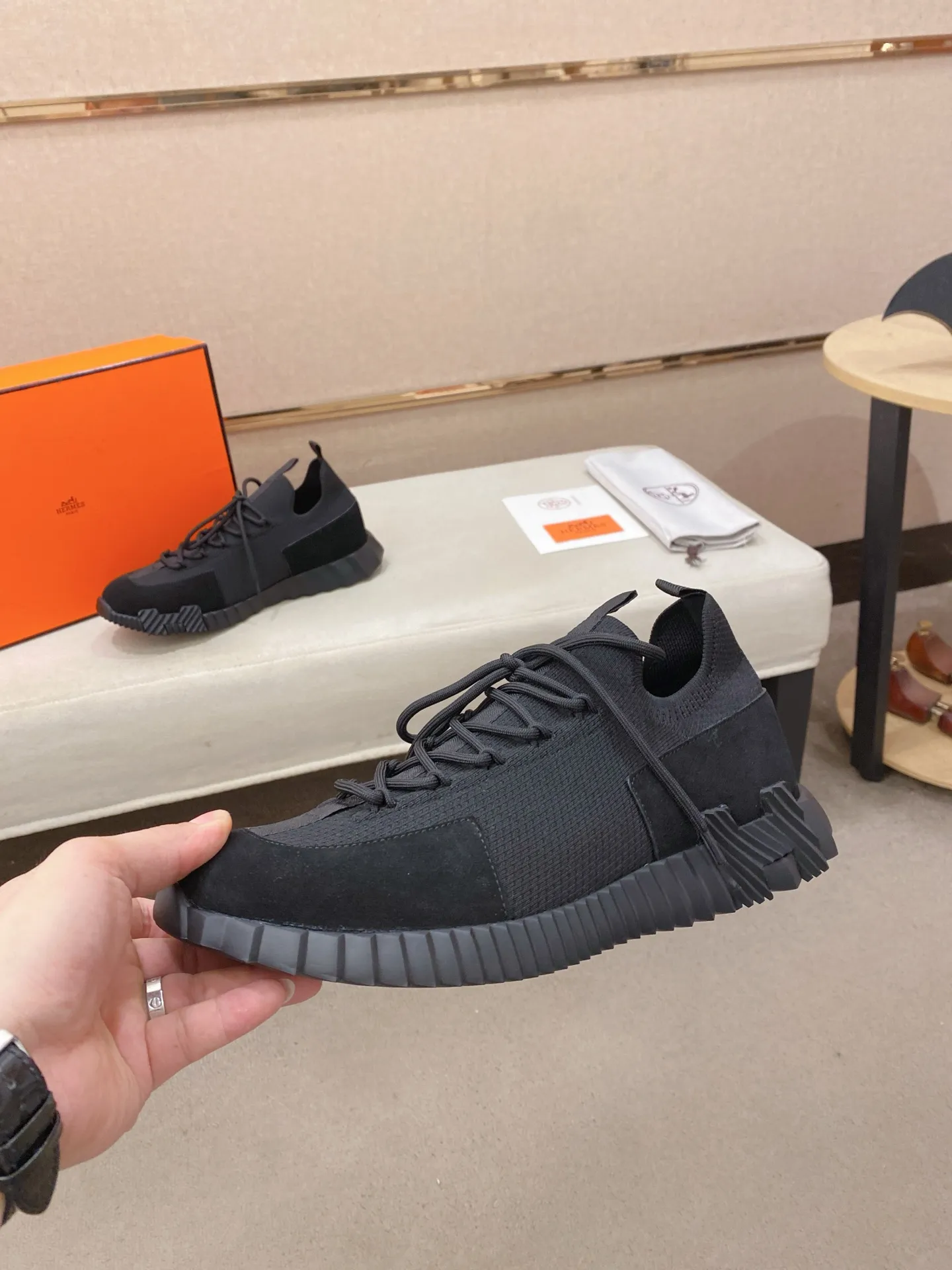 Men's clothing and shoes💰: 620💰《HERMES》【Classic Original Version】Hermès; Top 🔝 Purchasing Agency 🔍🔍Men's latest 🇺🇸 counters are on sale simultaneously, original imported from Italy ▲▲Silk cowhide with breathable fabric ▲▲ (high-end and expensive Qi·Grade) Exquisite workmanship (Italian 🇮🇹Imported water-dyed 🐂cowhide lining) Sole: Original sole provided by the original factory, ⚠️Exclusive double-layer activity·TPR·Rubber·Combined molded outsole; Super·comfortable·wear-resistant·non-slip·environmental protection The real thing is more beautiful if you take the real thing (high quality, follow the order), you can enter and exit the counter at will * Number of yards: 38·39·40·41·42·43·44# (can be customized 45.)